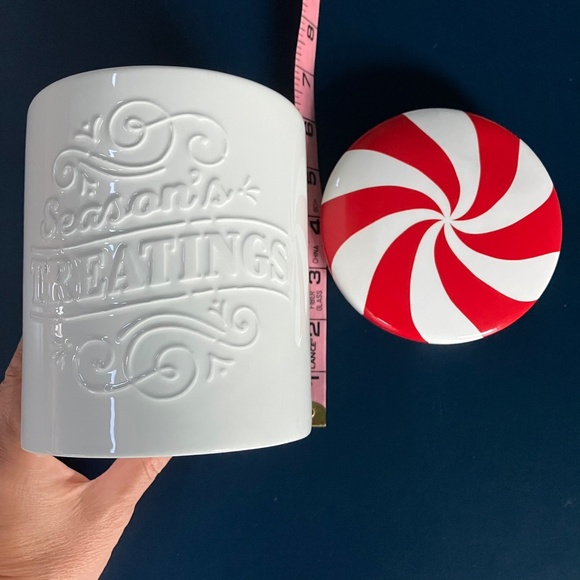 NWOT Hallmark Season's Treatings Peppermint Lid Canister/Jar and 3D Card Set - Picture 3 of 10